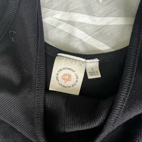 Black Cropped Tank - Picture 3 of 4